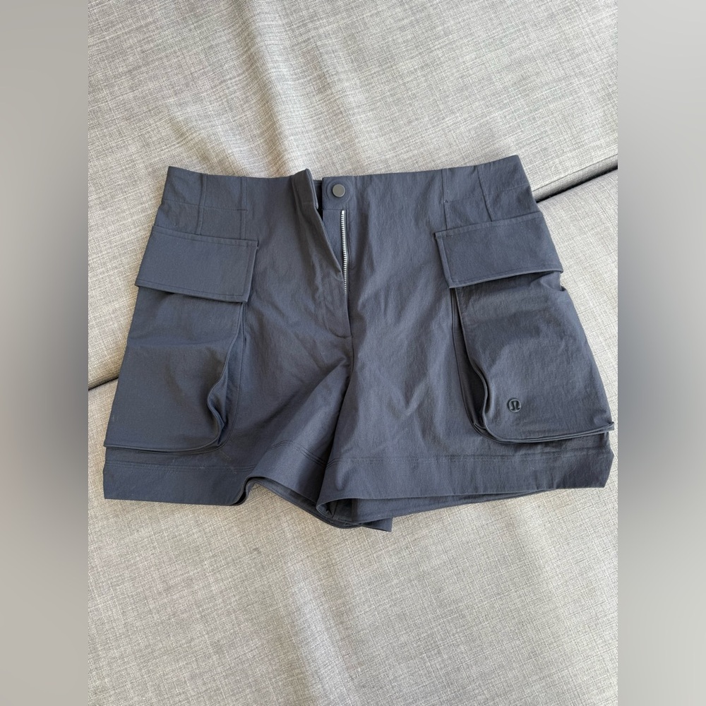LULULEMON relaxed fit SHR cargo shorts